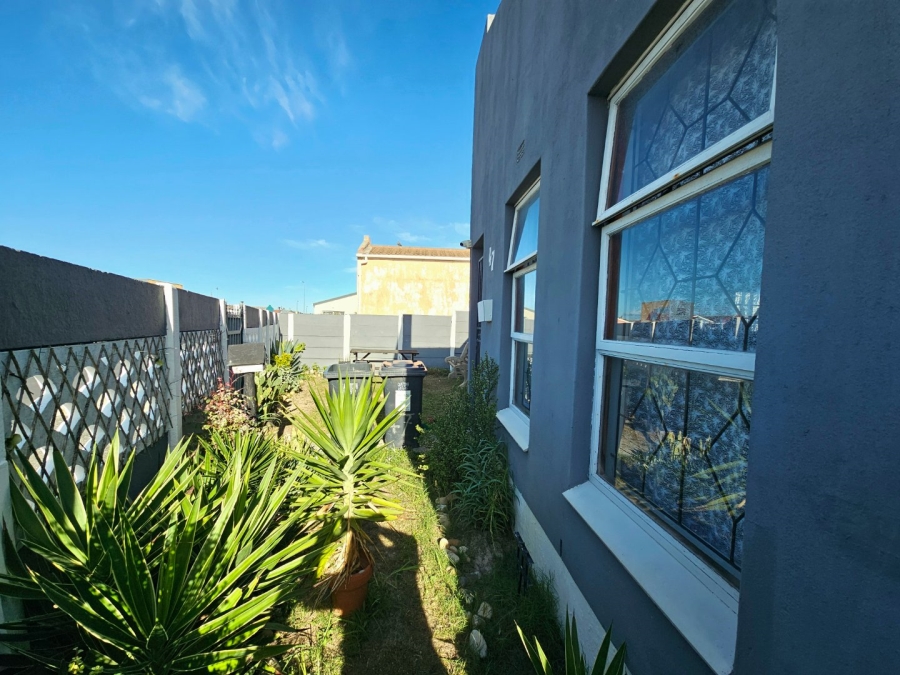 4 Bedroom Property for Sale in Strandfontein Village Western Cape